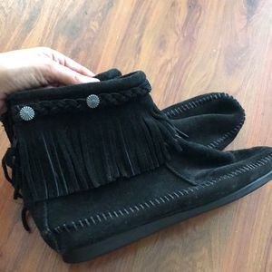 Minnetonka Black suede fringe moccasin booties size 8.5